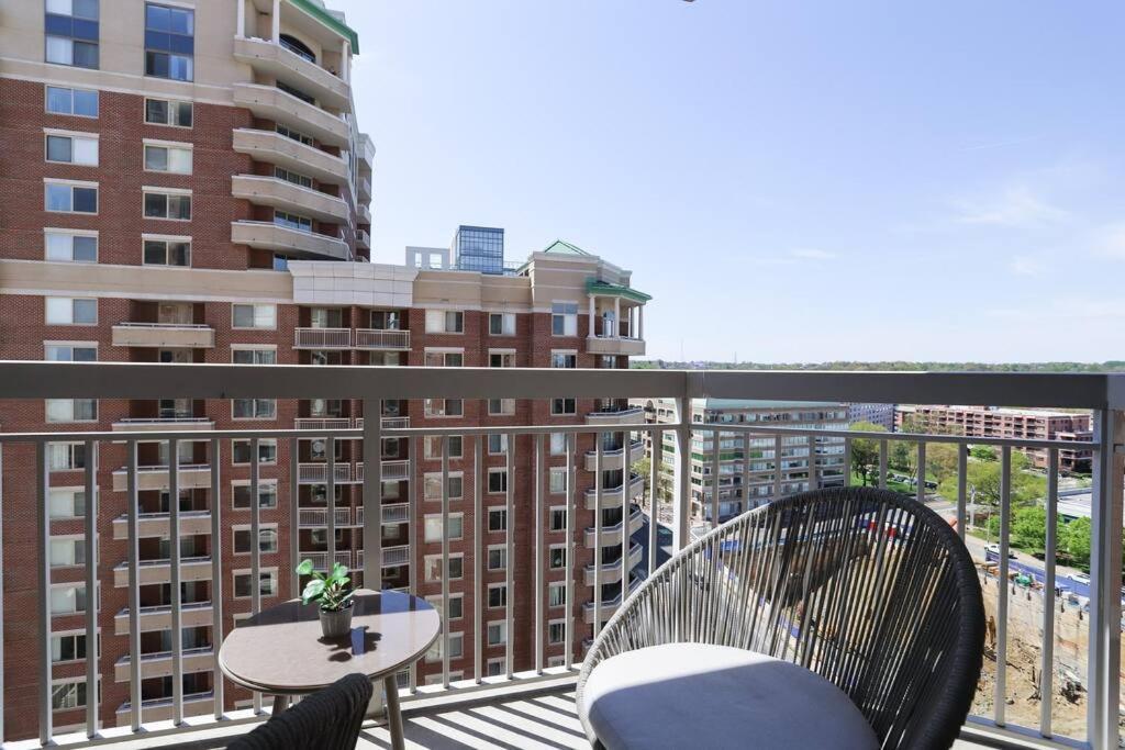 Bright Apartment Walk To Ballston Metro Arlington Dış mekan fotoğraf