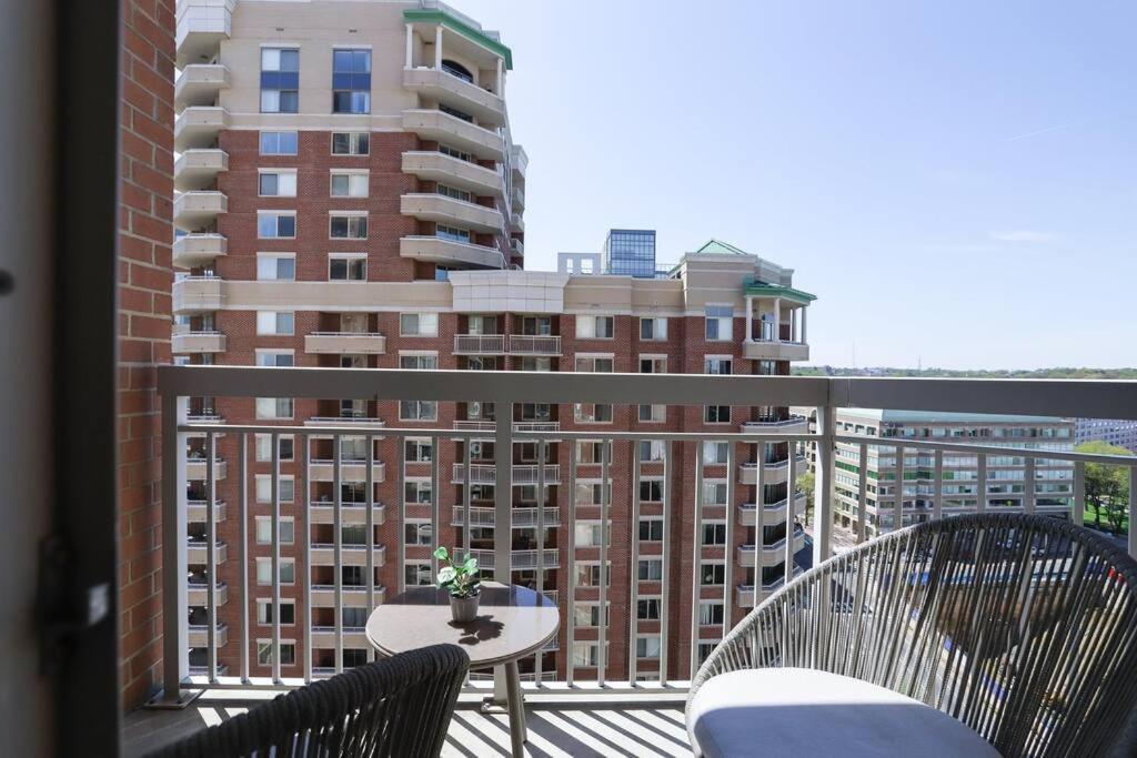 Bright Apartment Walk To Ballston Metro Arlington Dış mekan fotoğraf