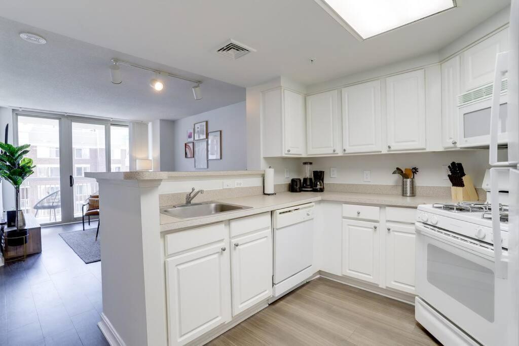 Bright Apartment Walk To Ballston Metro Arlington Dış mekan fotoğraf